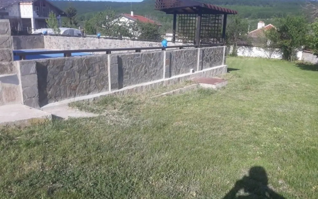 Inviting 4-bed Villa in Dolishte