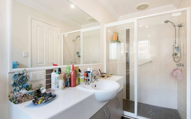 Central Redcliffe Holiday House