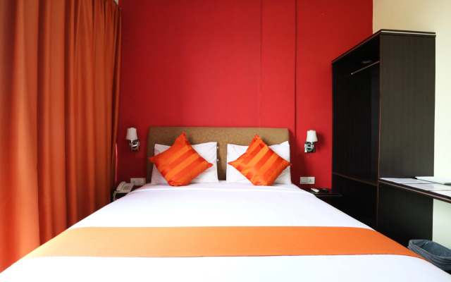 Blitz Hotel Batam Near Sultan Mahmud Ri'ayat Shah Mosque