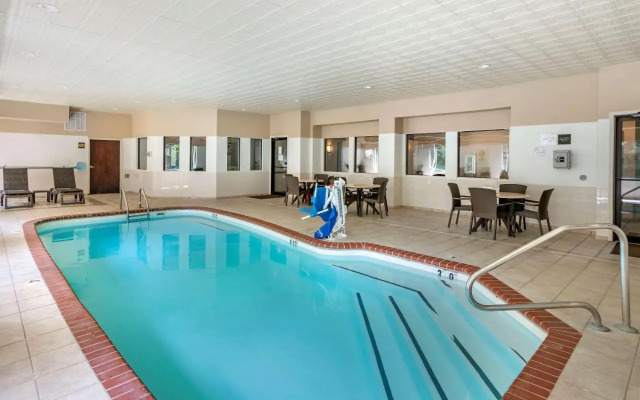 Comfort Inn & Suites O'Fallon - St. Louis Area