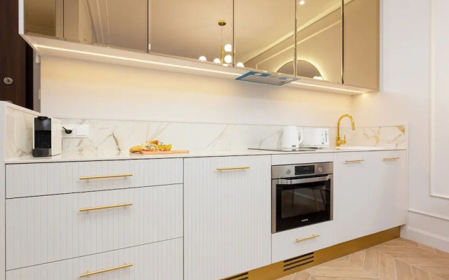 Mennica Amazonit by Renters Prestige
