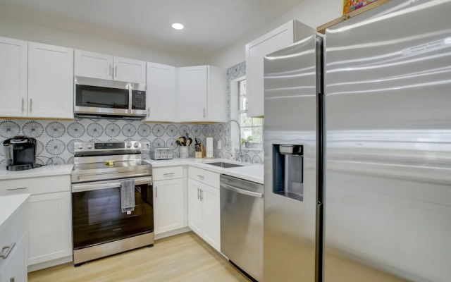 Madrina's Cozy 3BR-1BA Spacious Backyard