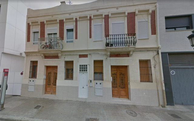 Old Fisherman's House in Malvarrosa Beach