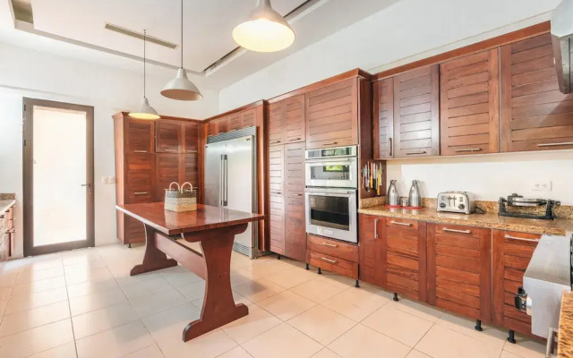 Mesmerizing Villa With Jacuzzi Maid in Cap Cana