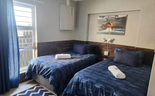 25 ON Main Struisbaai