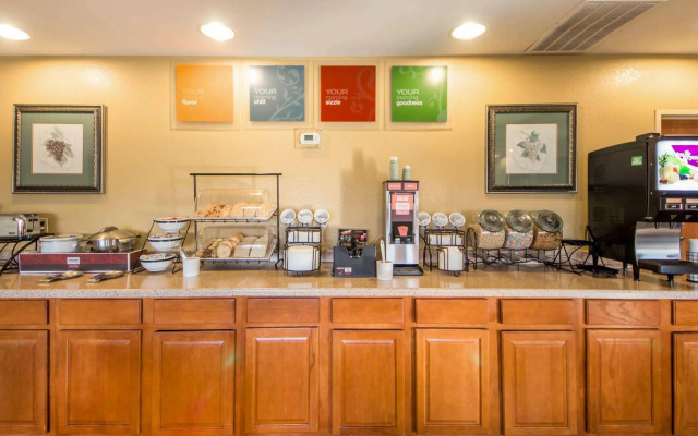 Quality Inn & Suites MidAmerica Industrial Park Area