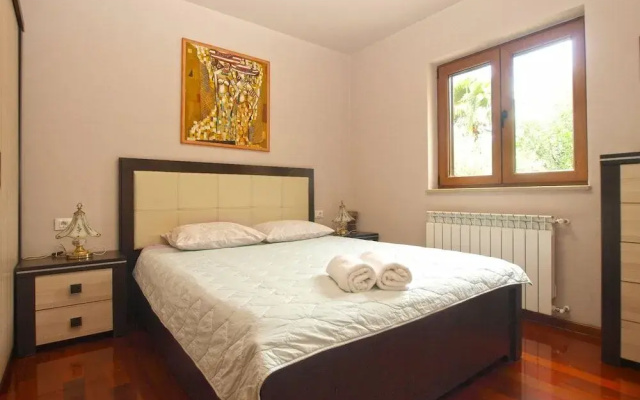 Apartment 1695