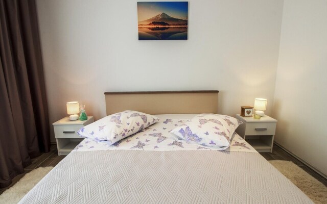 Premium Holiday Home in Kučine-Mravinci with Swimming Pool