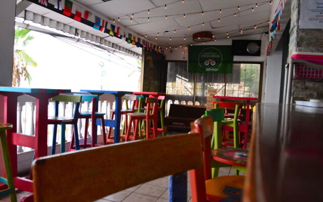 Chescos Hostel & Hotel