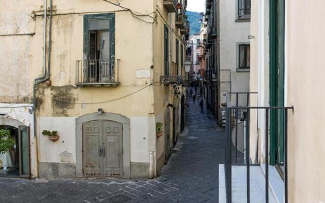 White House Civico 28