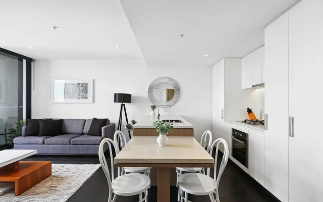 Chic 1-bedroom Apartment With Pool