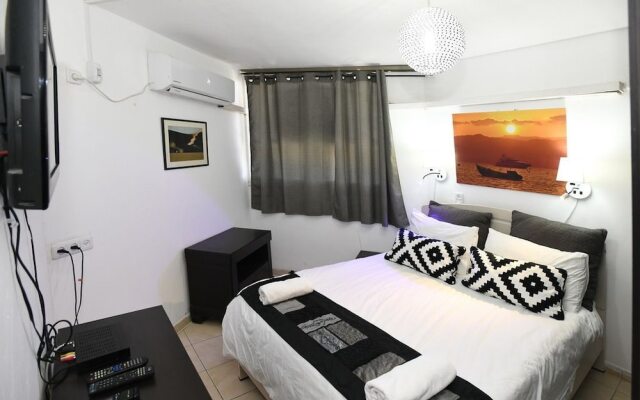 Avi's Suites - 44 Hativat Hanegev