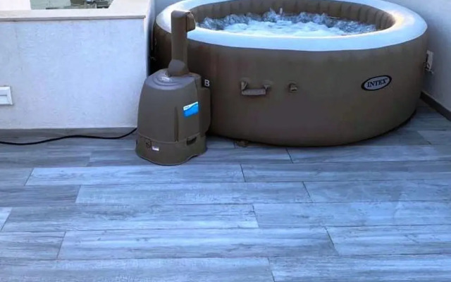 Seafront Penthouse Triplex- Roof Terrace & Hot Tub