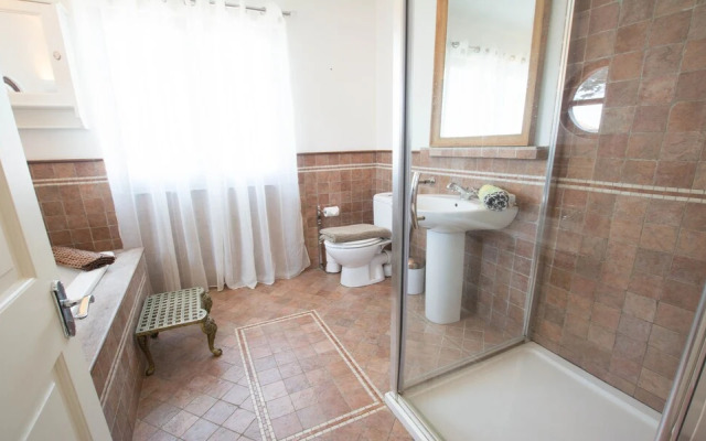 Bag-end House 7 Bedrooms, Sleeps 14, Hot Tub