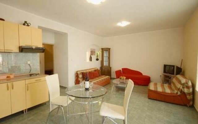 Contessa Apartments
