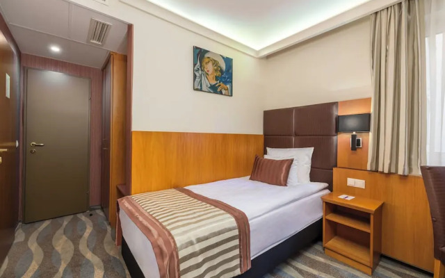 Carlton Hotel Buda Castle