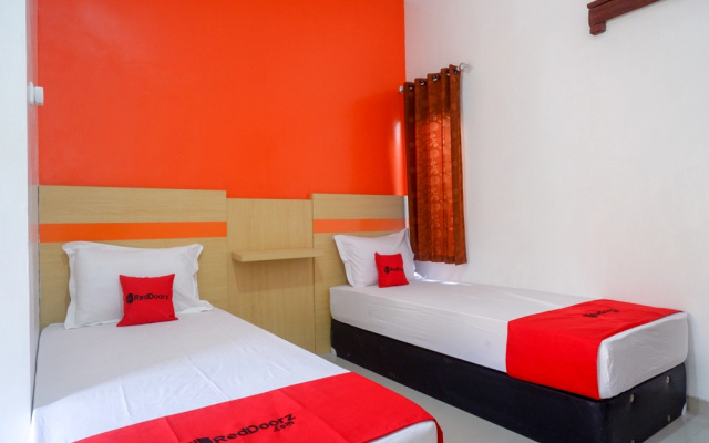 RedDoorz Syariah Near Alun Alun Kota Rembang