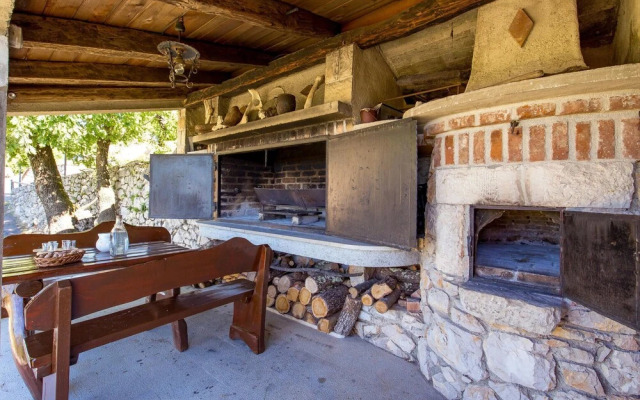 Stunning Home in Moscenice With Wifi and 2 Bedrooms