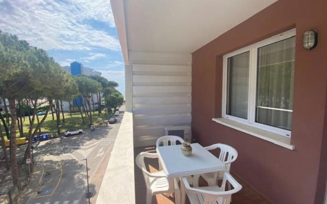 Inviting Apartment Near the Beach