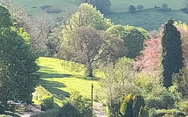 Stroud's Golden Valley 2-bedroom Apartment Retreat