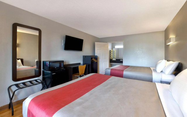 Motel 6 Cookeville, TN