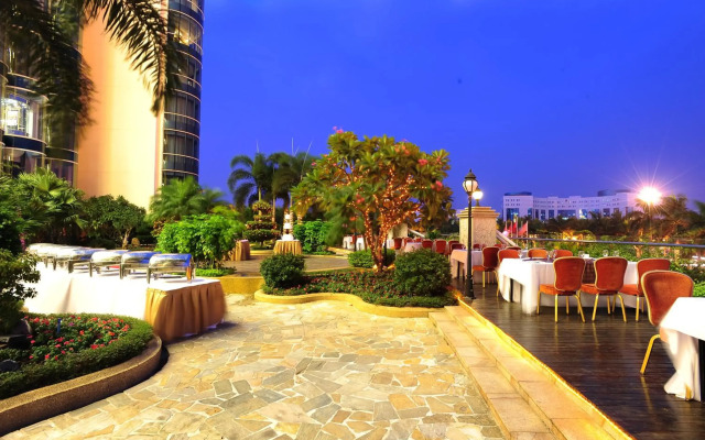 Royal Marina Plaza