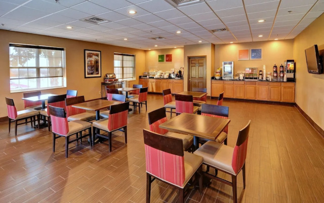 Comfort Inn & Suites