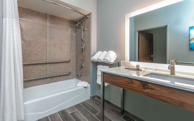 La Quinta Inn & Suites by Wyndham Jacksonville TX