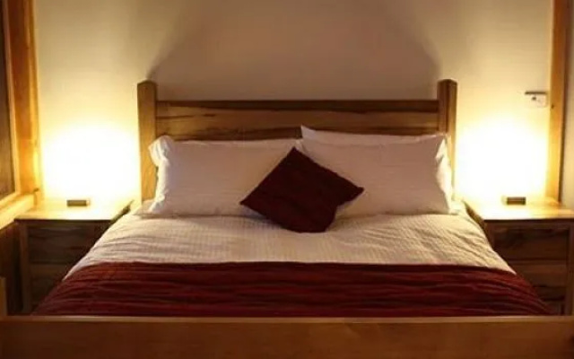 Woodbridge Hill Hideaway