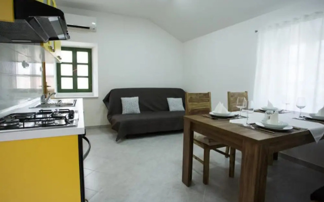 Apartments Stone House Murter