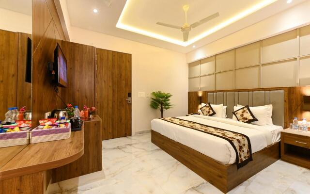 Avalon Palms Agra