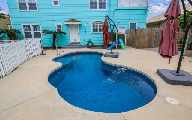 The Turquoise Turtle 4 Bedroom Home