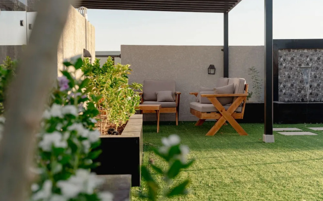 Trendy Apartment With Access to Shared Garden