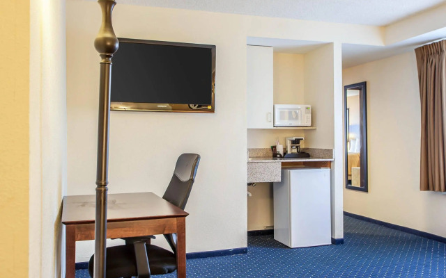 Quality Suites Milwaukee Airport