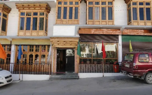 Hotel Shanti Palace