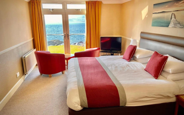 Holly Tree Hotel, Swimming Pool & Hot Tub