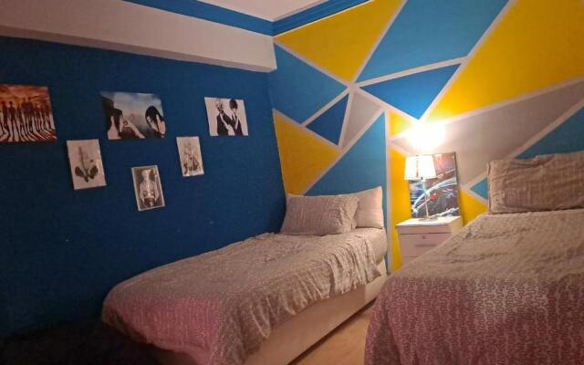 Lovely 3 bedroom condo with balcony families