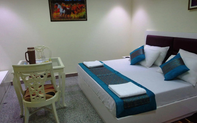 Airport Hotel The Paramont