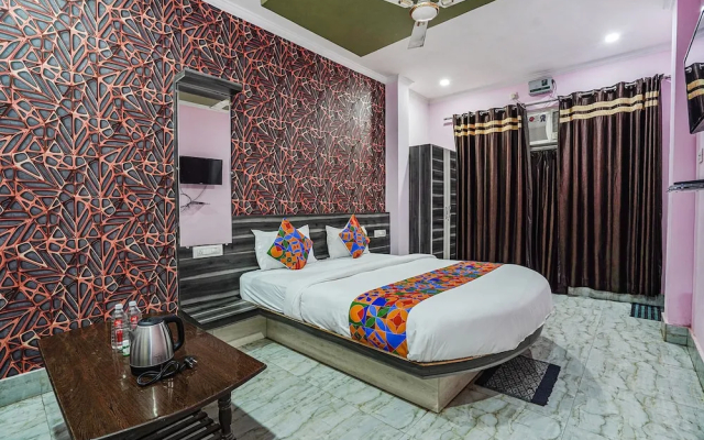 Fabhotel Deepak Palace