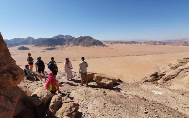 Wadi Rum Bedouin Tour with a Camp