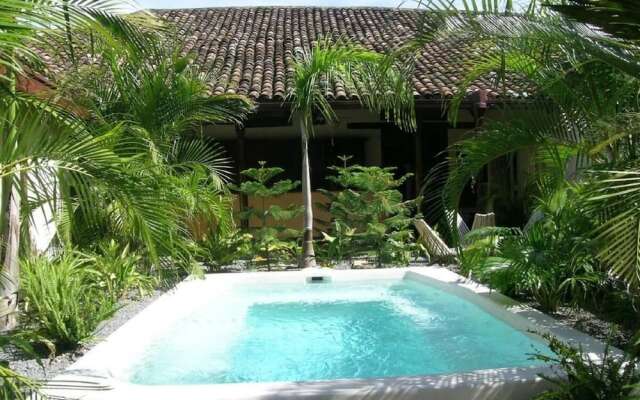 El Club Hotel