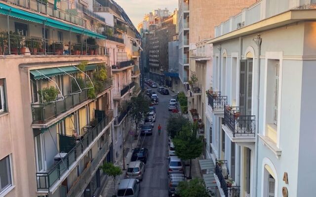 A Stroll to the Acropolis Athenian Homes