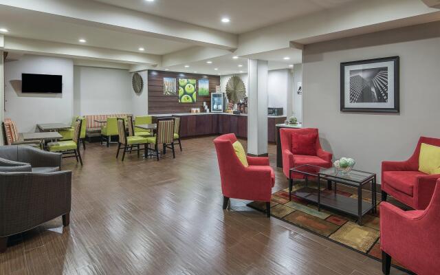 La Quinta Inn & Suites Brooklyn East