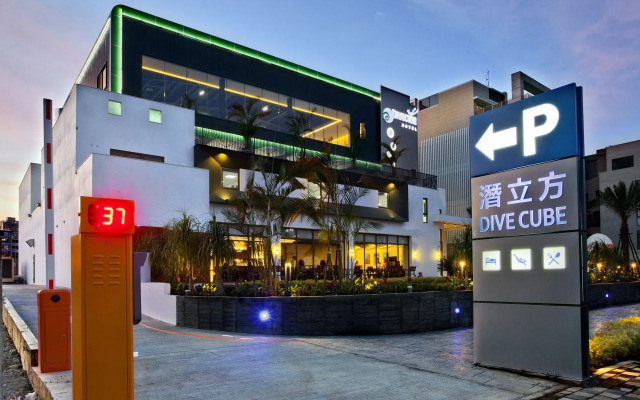 DiveCube Hotel