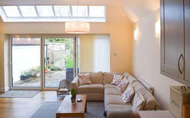 Stunning and Spacious 3 Bedroom House With Garden