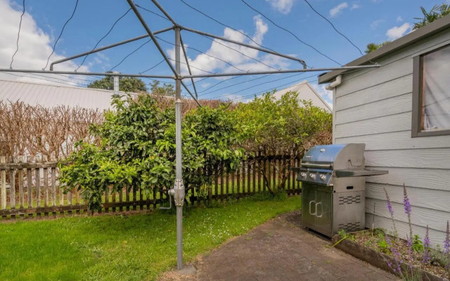 Treasure on Chestnut - Tairua Holiday Home