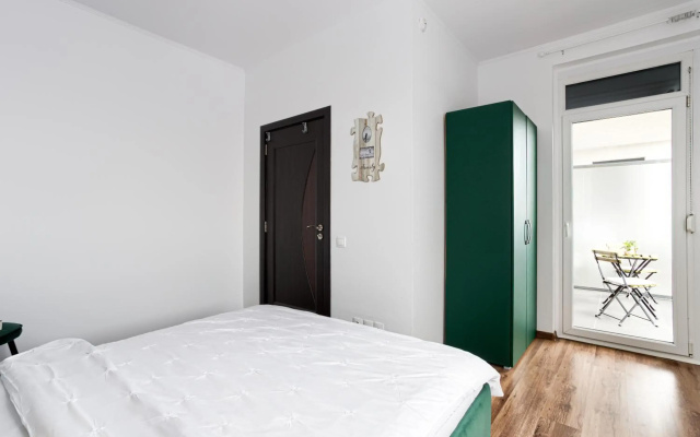 Ari Yellow Apartment