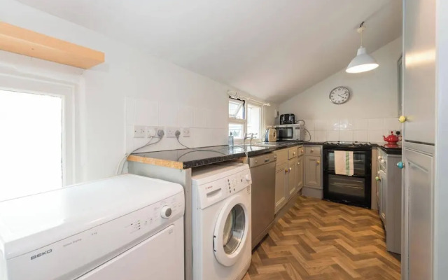 3-bed Seaside Haven - Sleeps 7 & Pet Friendly