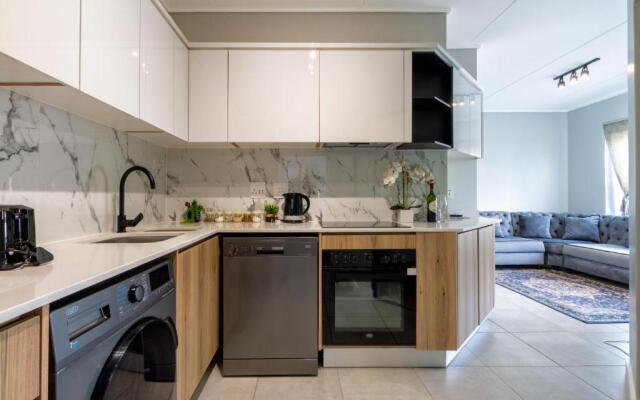 Lovely 1 Modern bedroom in Waterfall City