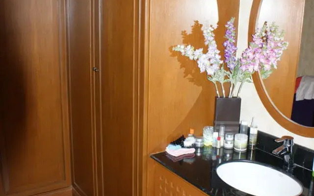 Sirinthara luxury villa